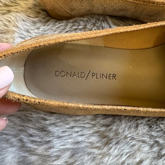 Donald Pliner DeeDee Size 7 Metallic Leather Flats Loafer EUC Gold Distressed - Picture 3 of 10